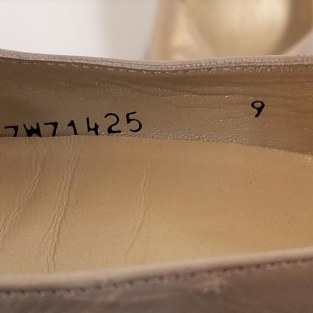 Stuart Weitzman Shimmery Gold Heels ✨ $495 MSRP ✨ Size 9 - Picture 8 of 8